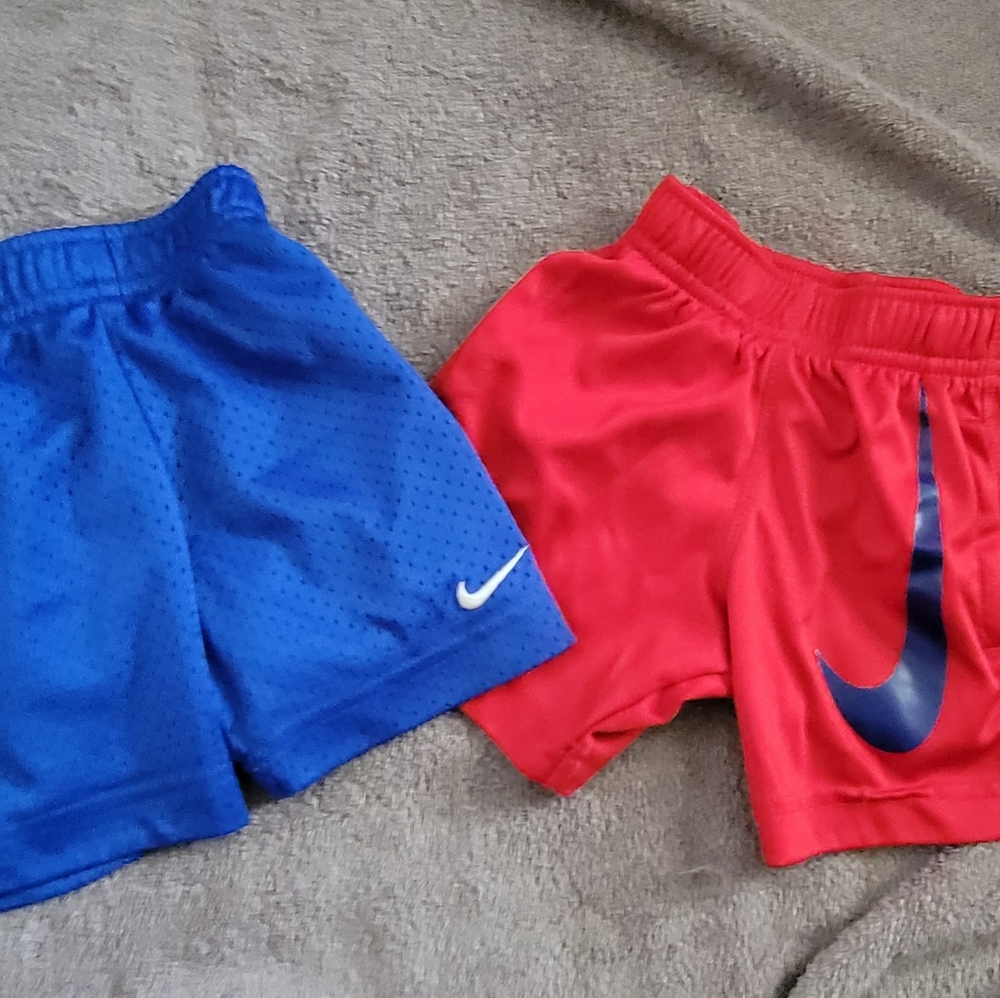 Size 2t boys Nike shorts